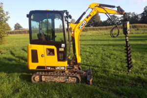 minikoparka z&nbsp;wiertnicą